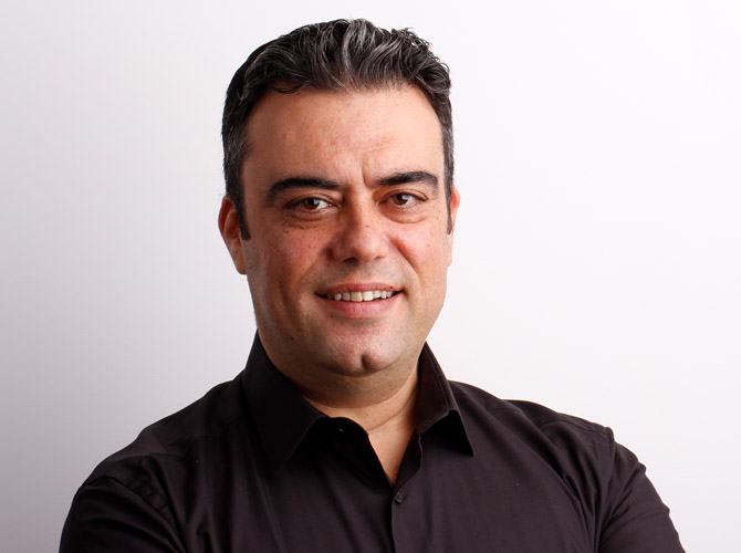 Doç. Dr. Rifat Gözneli